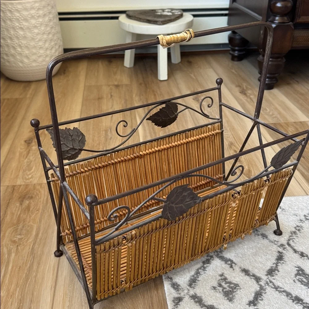 VINTAGE PIER 1 IMPORTS MAGAZINE HOLDER